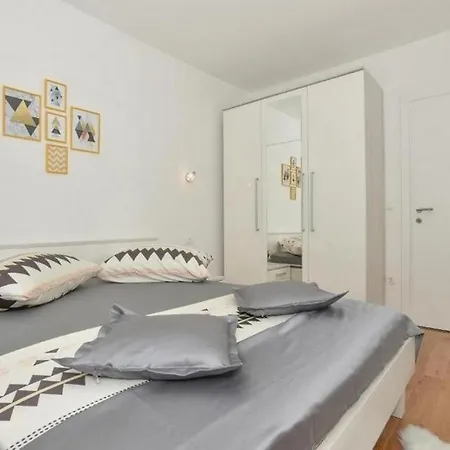With Parking Space - 27490 Apartman Makarska